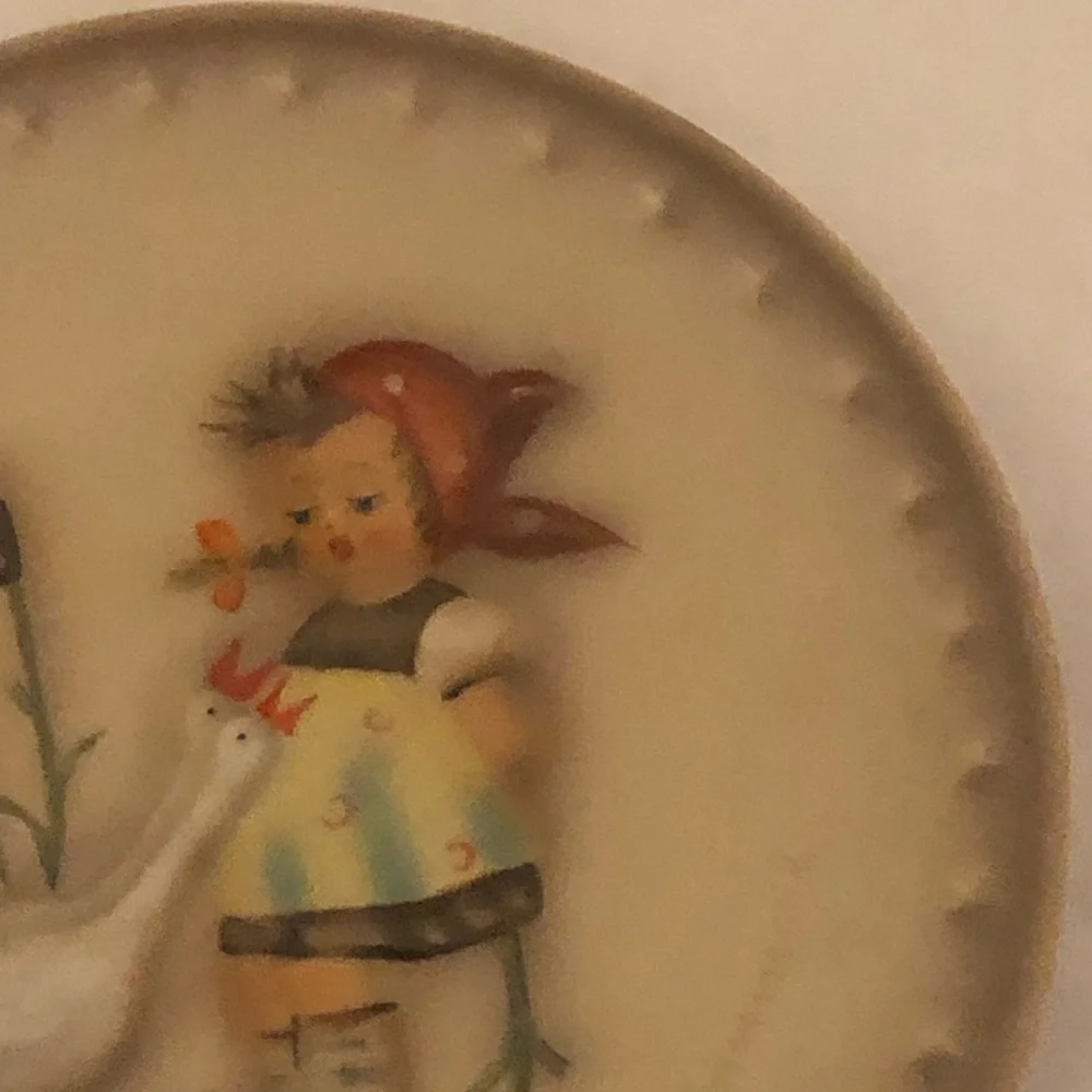 Goebel Hummel 1974 Decorative Plate Girl with Geese Porcelain Bas Relief - Picture 6 of 15